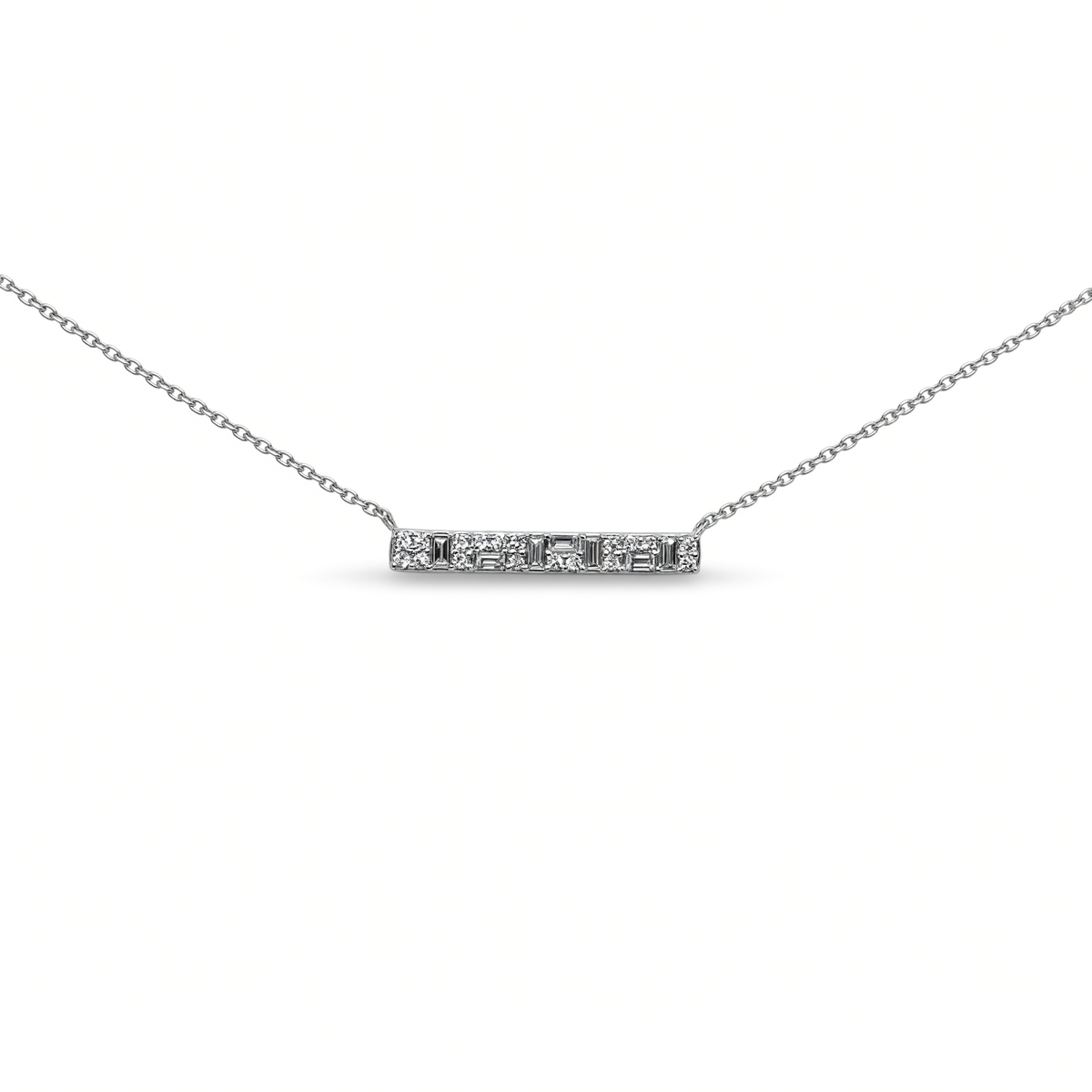 Collier avec barre de diamant 